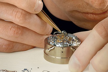 天津欧米茄手表售后清洗保养